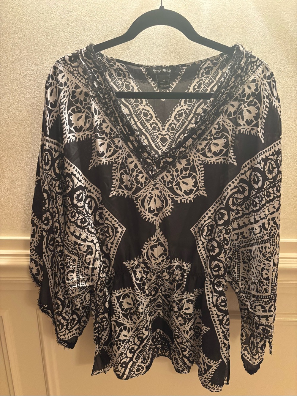 White House Black Market Black & White Printed V-Neck Blouse